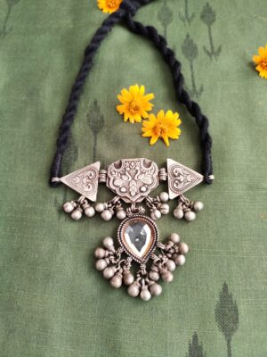 Vintage Choker – White