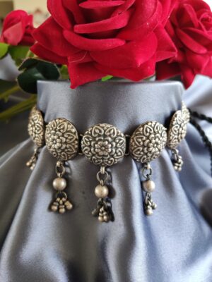Flower Motif Choker (Black)