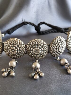 Flower Motif Choker (Black)