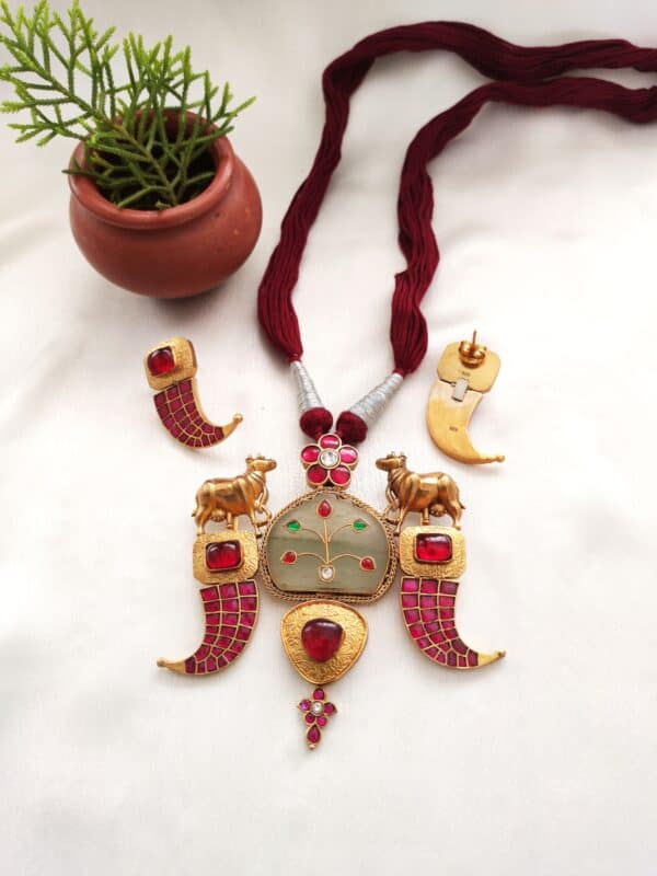 Tiger Claw Kundan Set (Necklace + Earrings) - Image 2