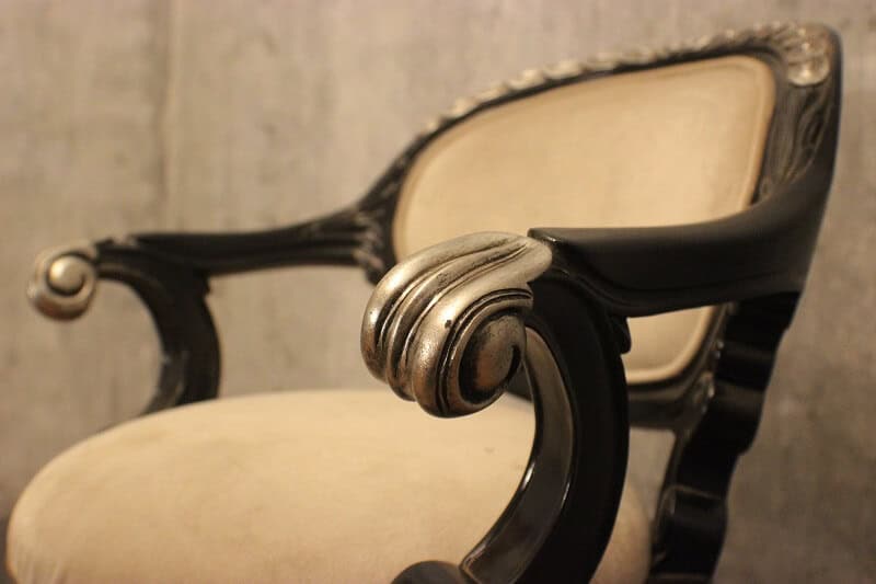 how to antique furniture using glaze