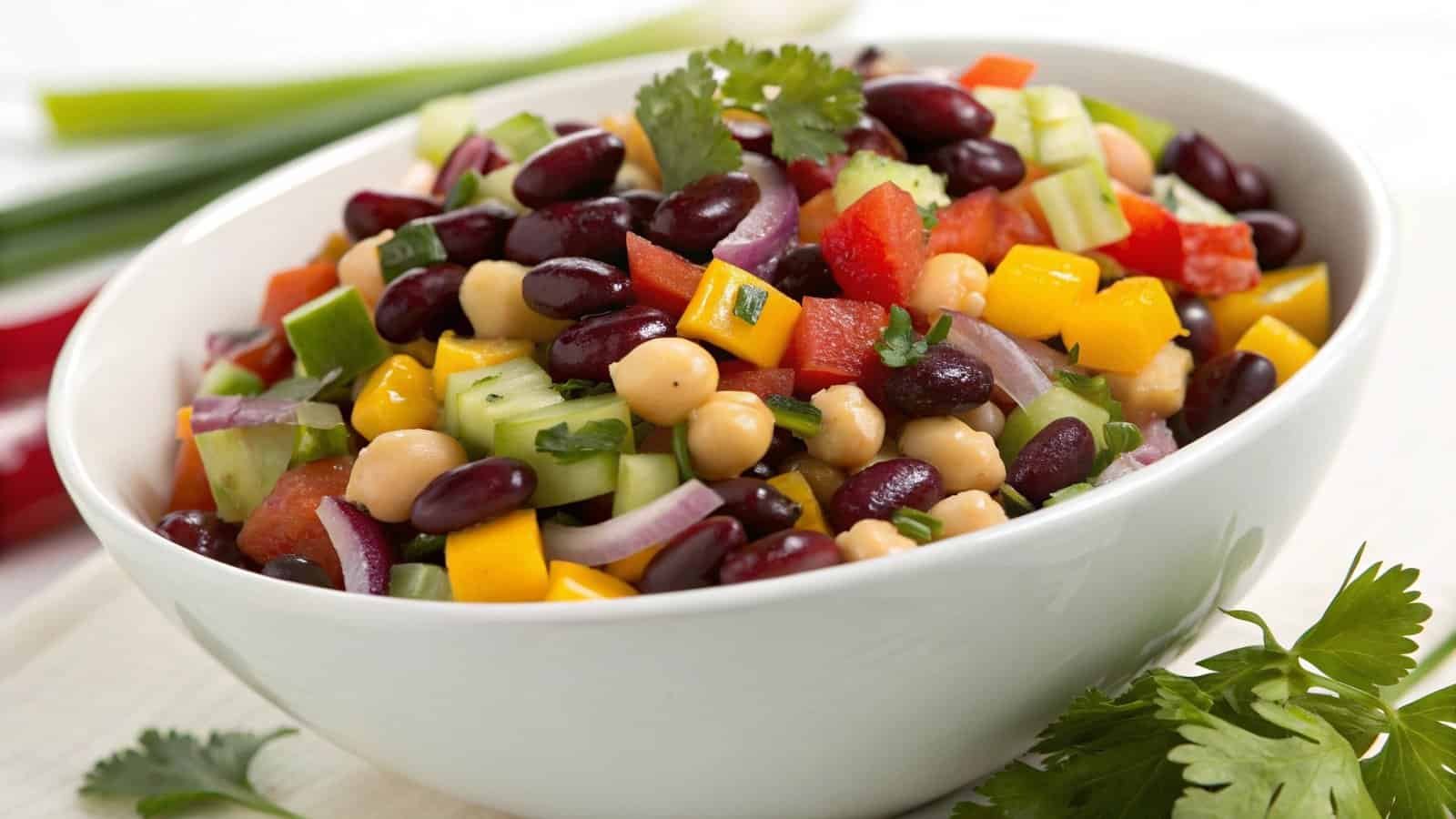 Salada de Feijão Colorida e Deliciosa: A Receita Perfeita para Qualquer Ocasião!