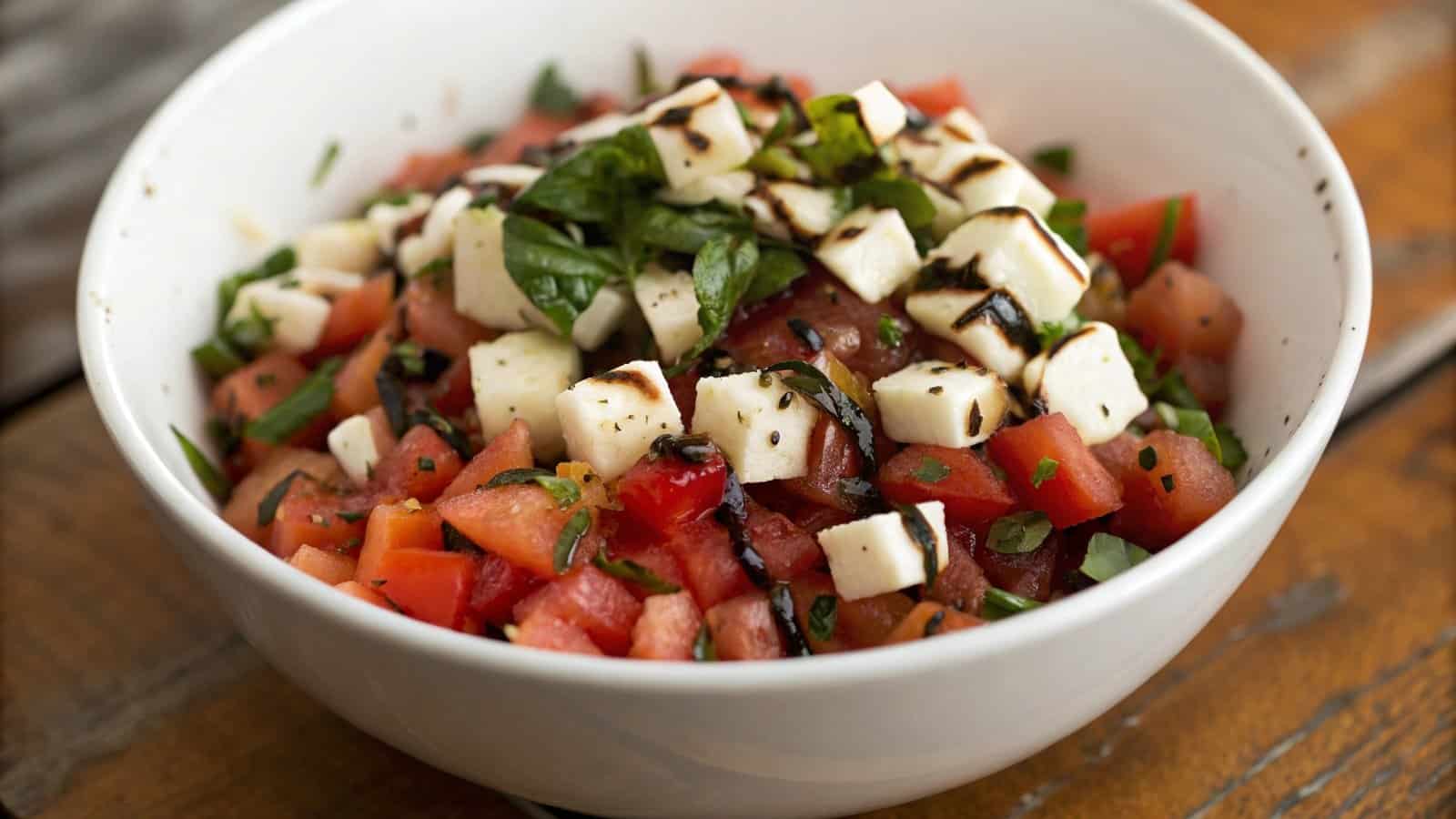 Insalata Caprese Perfetta: La Vera Tradizione Italiana sul Tuo Tavolo