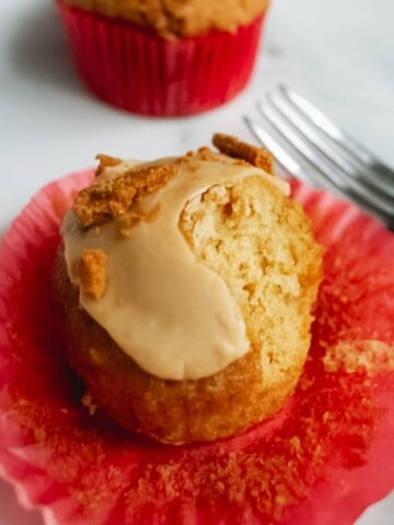Thumbnail image for vegan Biscoff cupcakes.
