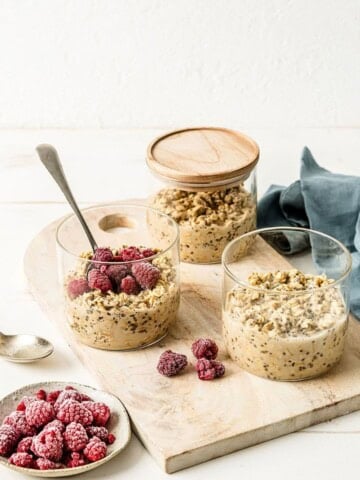 Thumbnail image for meal prep overnight oats recipe.