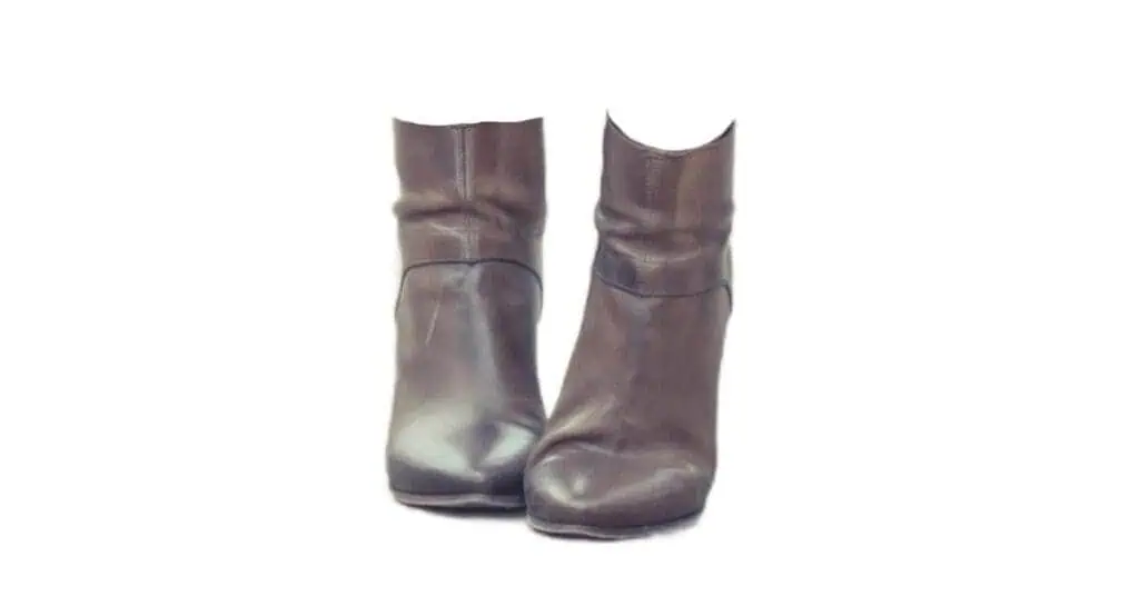 10 Stylish Boots For College Girls To Rock on Campus This Semester, ankle glove boots