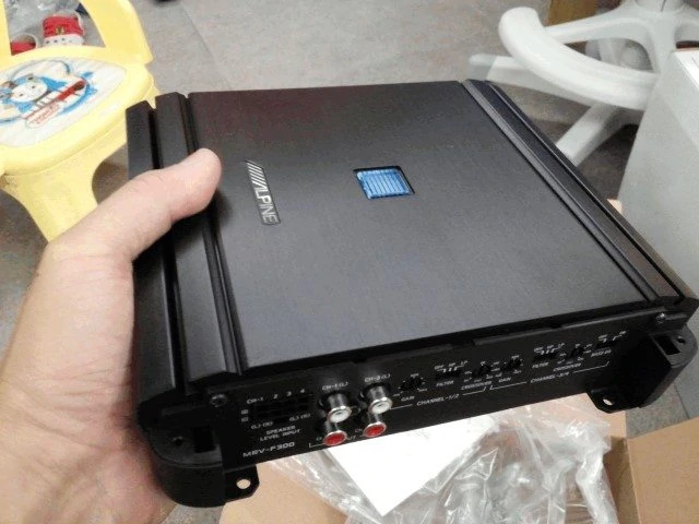 Holding Alpine MRV-F300 amp in my hand