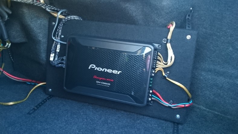 Pioneer GM-D9605 review test amp rack image