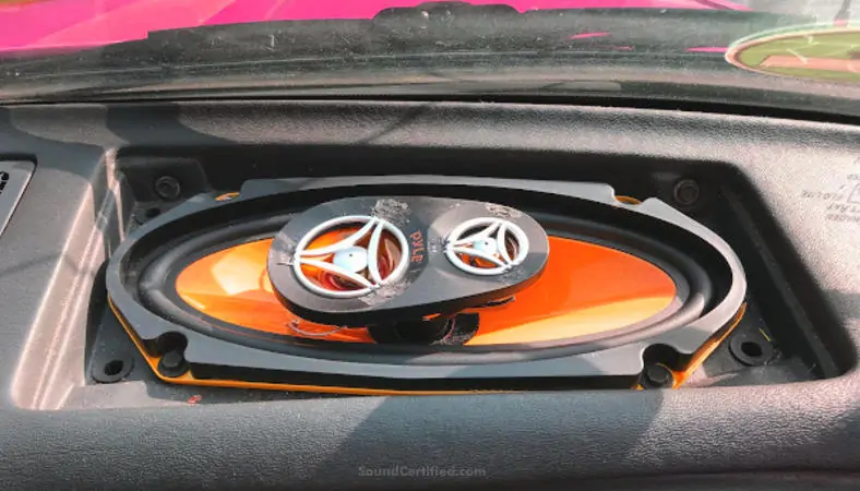 4x10 inch car speaker in dashboard installation example