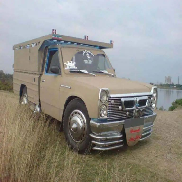 نیسان خاکی