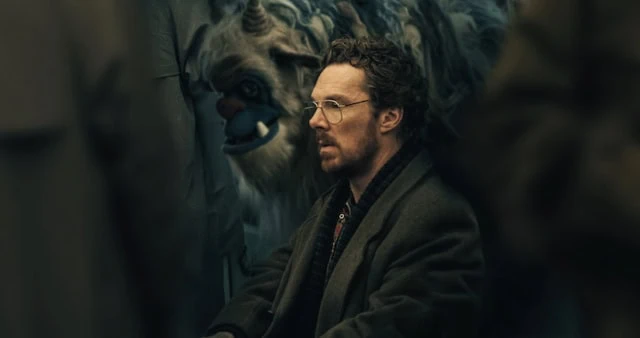 Vincent (Benedict Cumberbatch) and Eric the Puppet. Eric (Netflix).