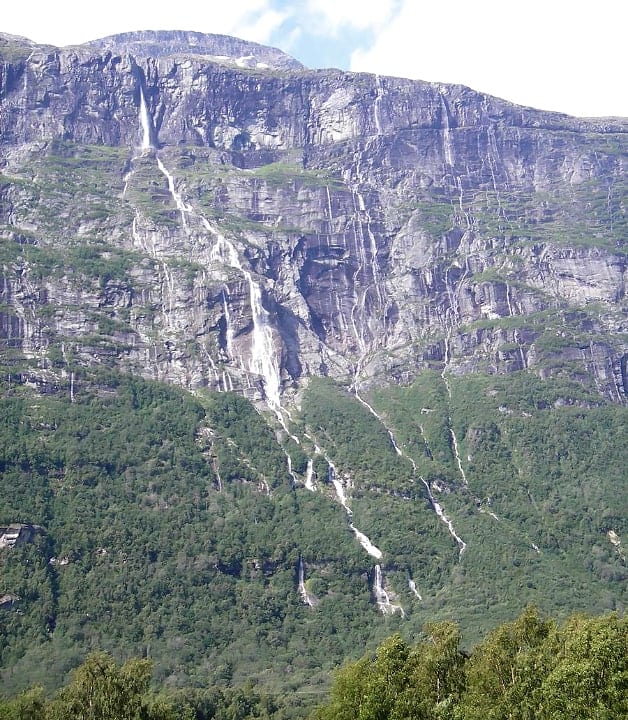 06_Vinnufossen_01-min