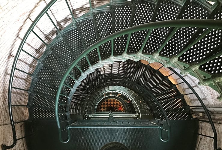 04_03_currituck_beach_lighthouse_staircase