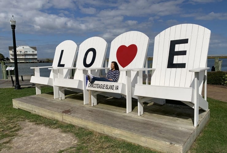 01_04 love chairs-min