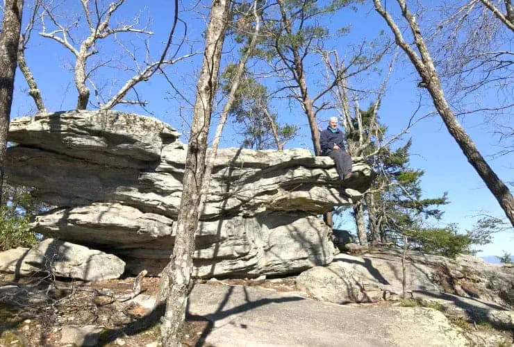 02_hanging_rock_20_stacked_rocks