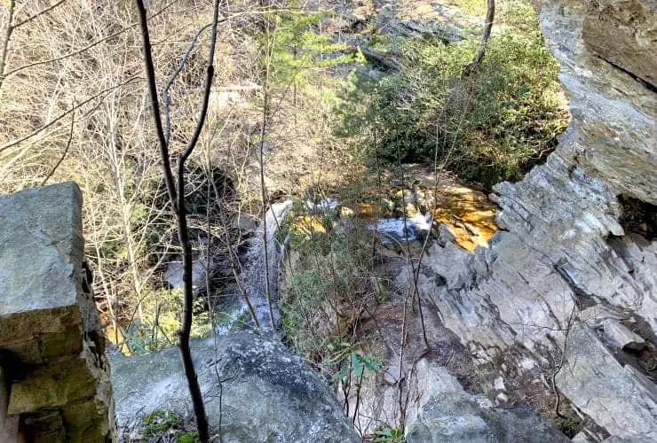 04_window_falls_05_falls_glimpse