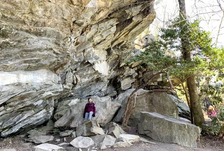 04_window_falls_15_overhanging_rock