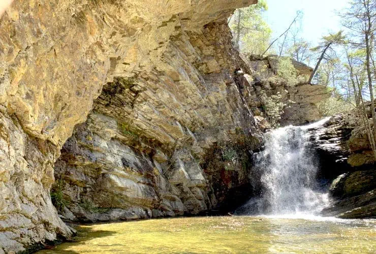 07_lower_cascades_10_cave_rocks