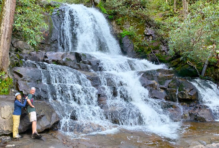 01d_great_smoky_mountains_hiking_trails_laurel_falls