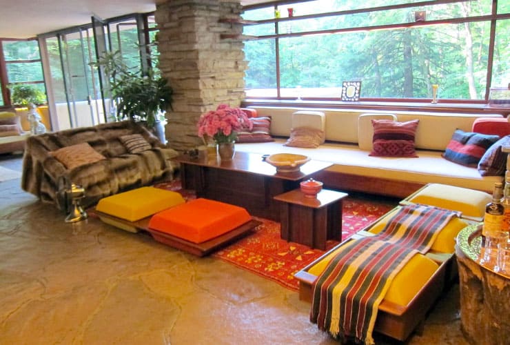 Banquettes and Natural Colors