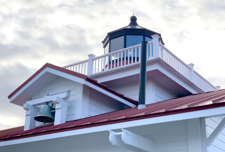 04_04_roanoke_marshes_lighthouse_bell_and_light_tower