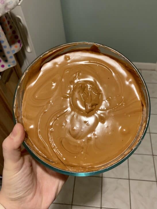 brown royal icing being allowed to develop to prevent color bleed