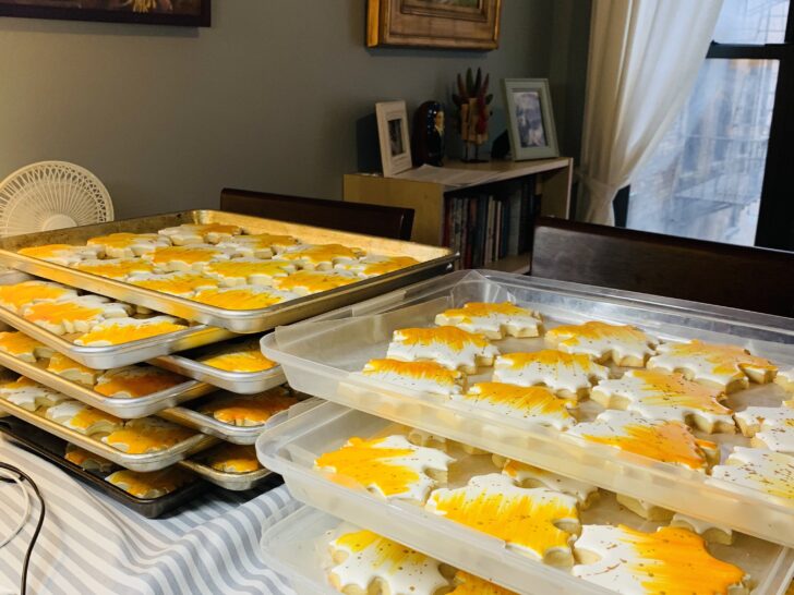royal icing cookies drying