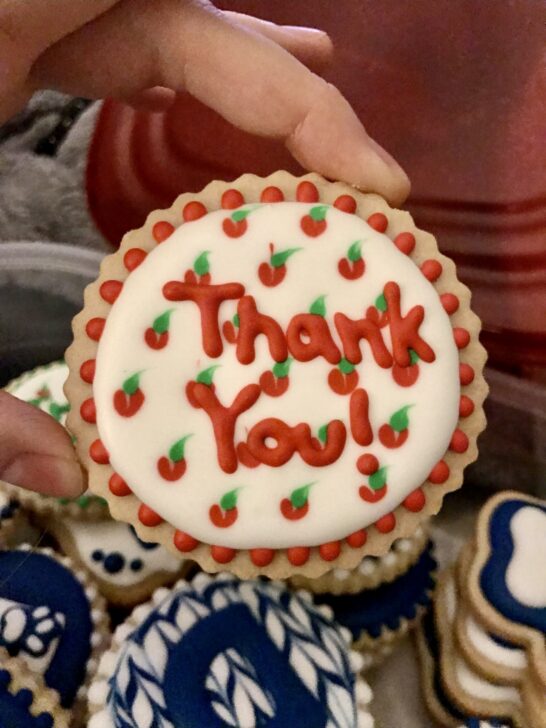 example of piping icing that is too thin and melts together