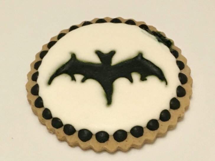 picture of royal icing with color bleed