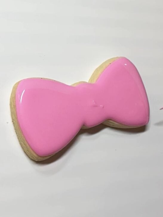 step 1 decorating bow tie cookies with royal icing