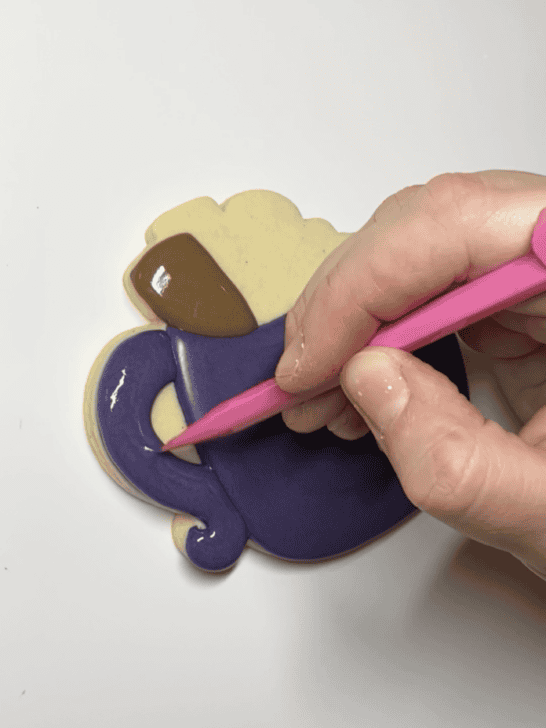 How to decorate mug sugar cookies with royal icing
