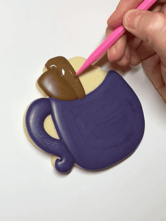 How to decorate mug sugar cookies with royal icing