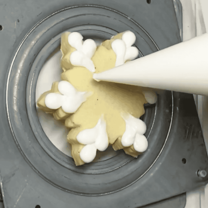 Step-by-Step Decorating Instructions for Snowflake Sugar Cookies