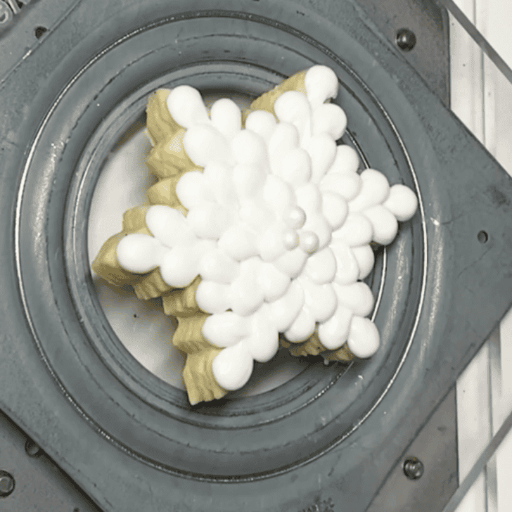 Step-by-Step Decorating Instructions for Snowflake Sugar Cookies