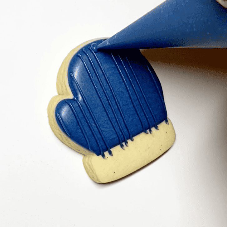 Step-by-Step Decorating Instructions for Mitten Christmas Cookies