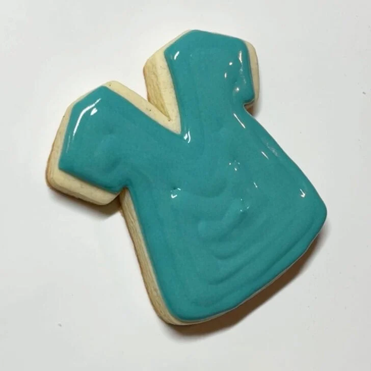 how to decorate Scrubs Cookies with royal icing