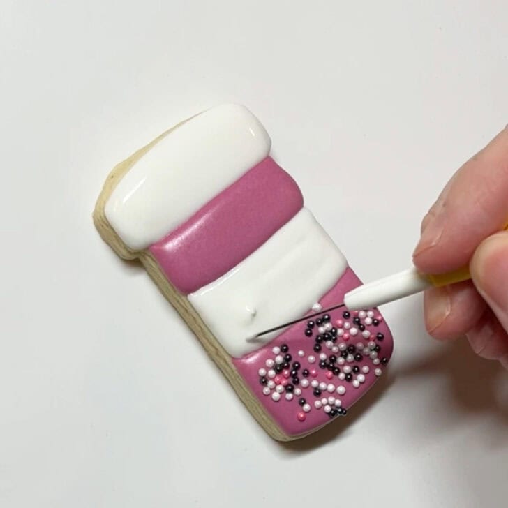 how to decorate pill bottle cookies with royal icing