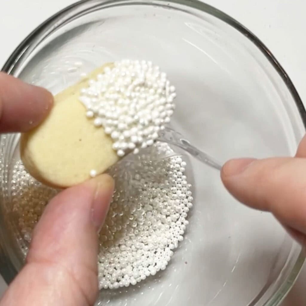 how to decorate pill cookies with royal icing