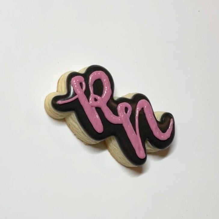 how to decorate RN cookies with royal icing