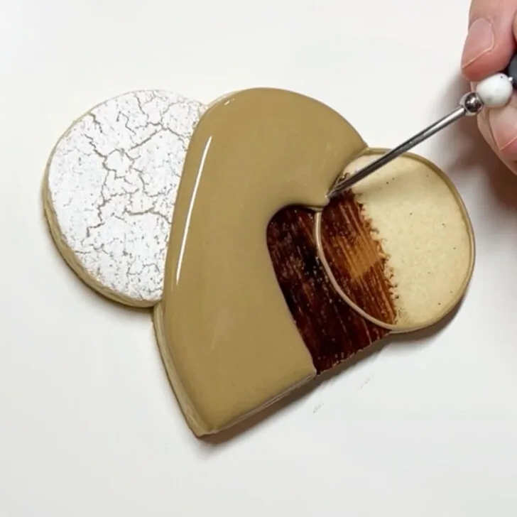 how to decorate Easter Tomb Cookies with royal icing