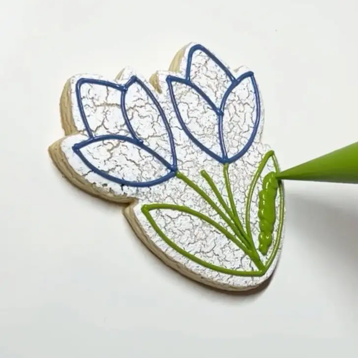 how to decorate crocus sugar cookies with royal icing