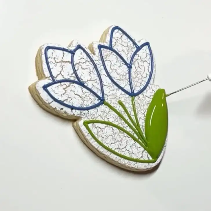 how to decorate crocus sugar cookies with royal icing