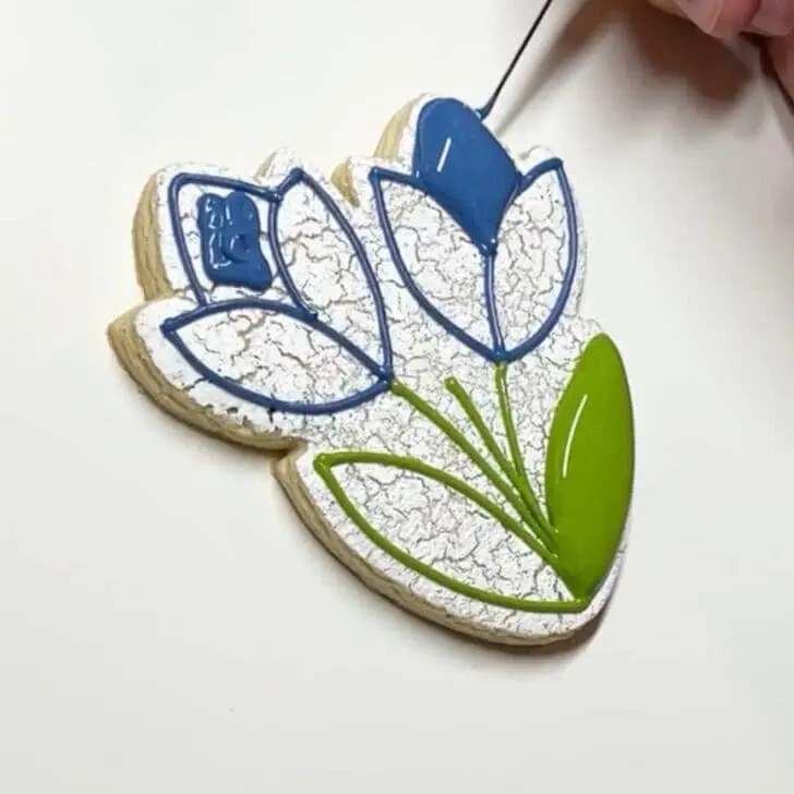 how to decorate crocus sugar cookies with royal icing 