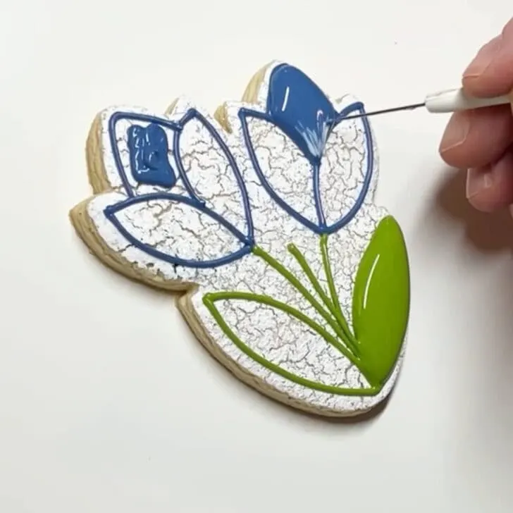how to decorate crocus sugar cookies with royal icing