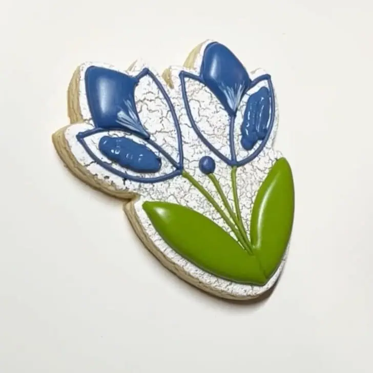 how to decorate crocus sugar cookies with royal icing 