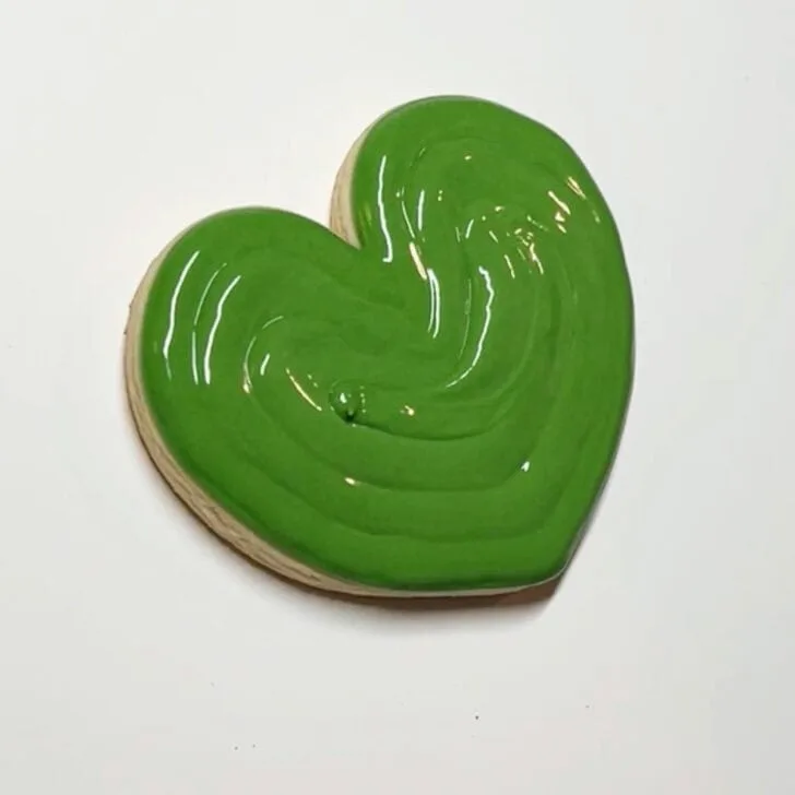 how to decorate crayon cookies with royal icing