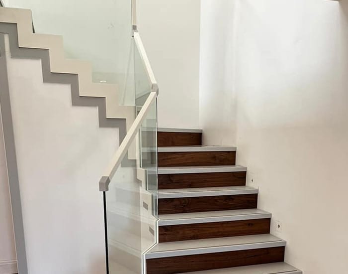 white frameless glass and aluminium staircase