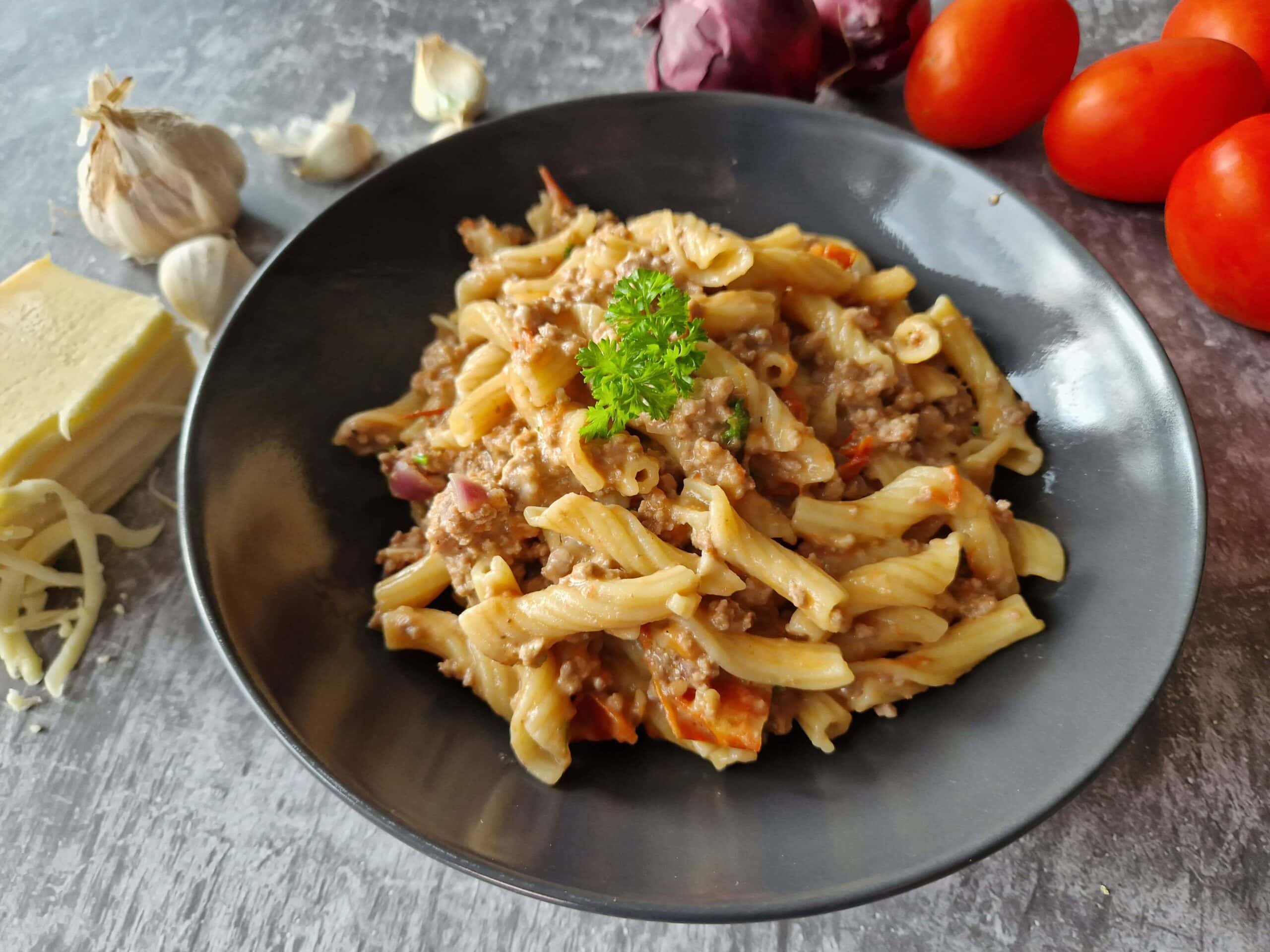 Nudelpfanne Cheeseburger