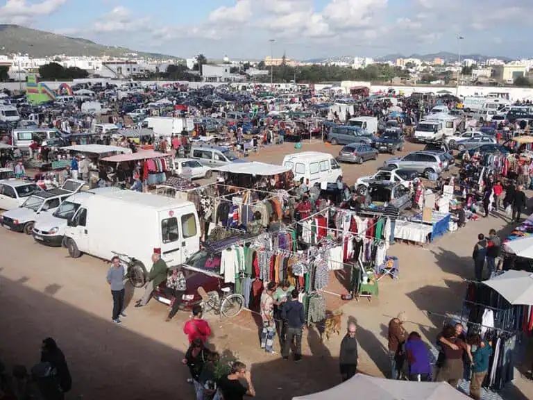 Sant Jordi Straßenmarkt