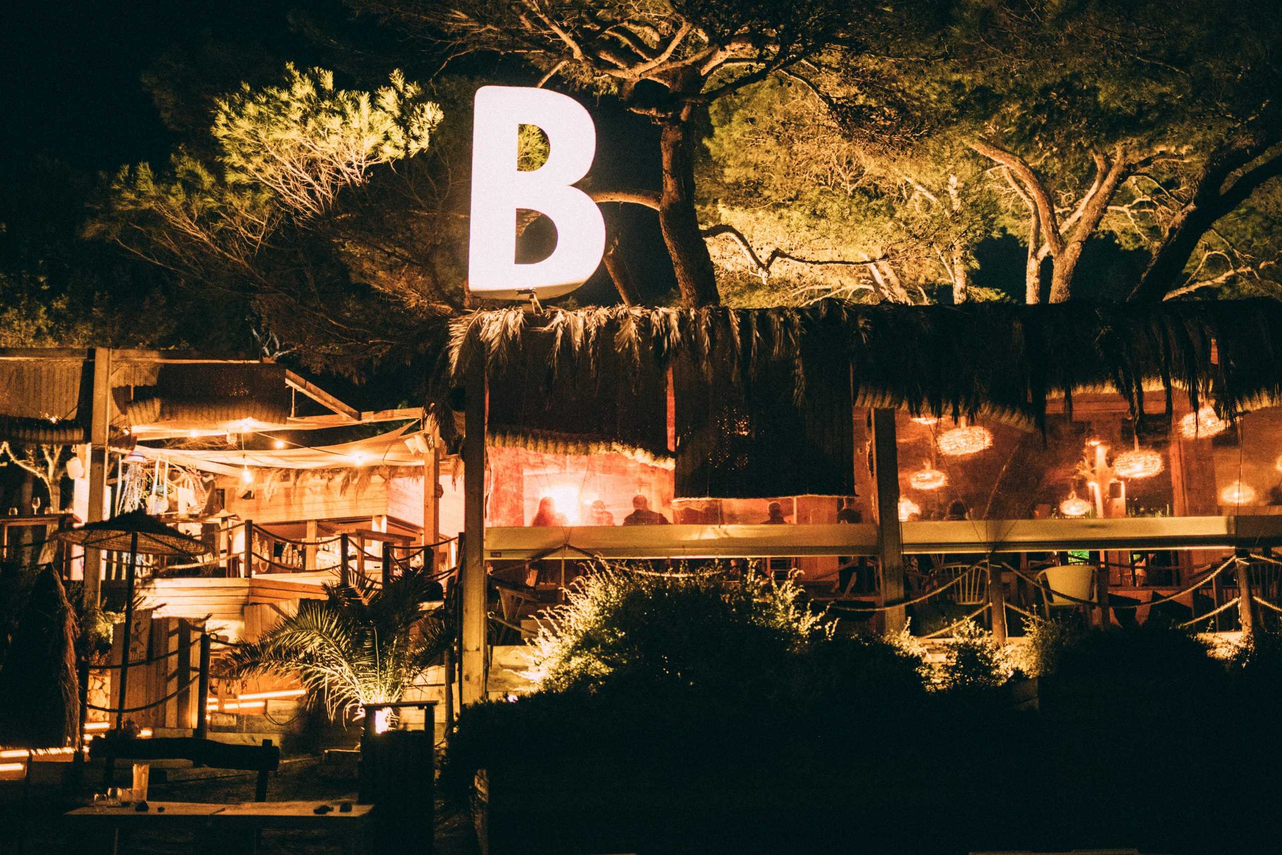 Restaurantes en Ibiza en los que la fiesta continúa tras la cena